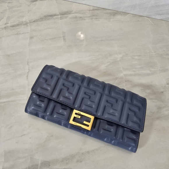 FENDI BLUE NAPPA LEATHER FF LOGO CHAIN WALLET BAGUETTE CROSSBODY BAG - Picture 5 of 15